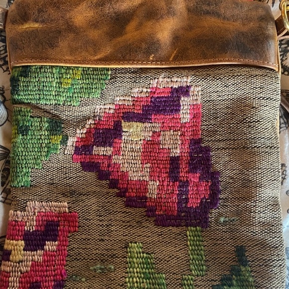 Rebyc vintage floral kilim panel crossbody with weathered full grain leather - Picture 6 of 6
